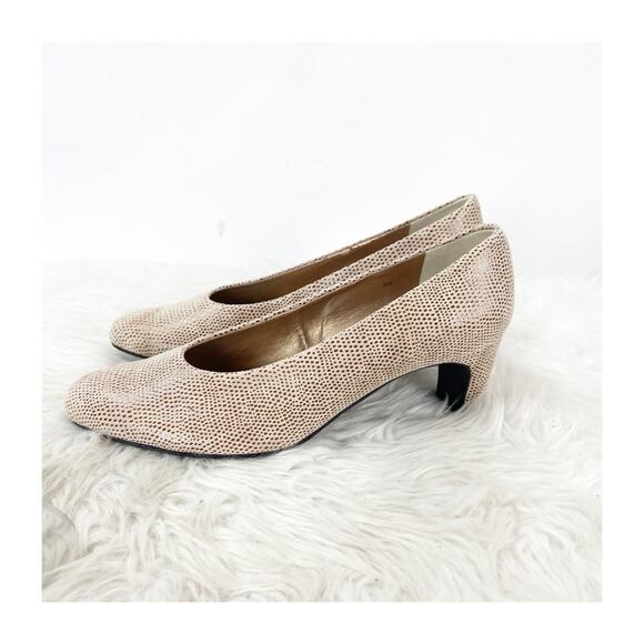 2/$30 VANELi Vintage Dayle 9 Taupe Womens Classic Embossed Leather Heeled Pump - Picture 7 of 16